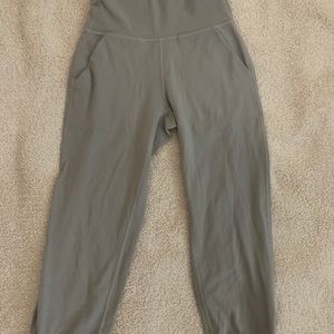 Lululemon align cropped joggers!